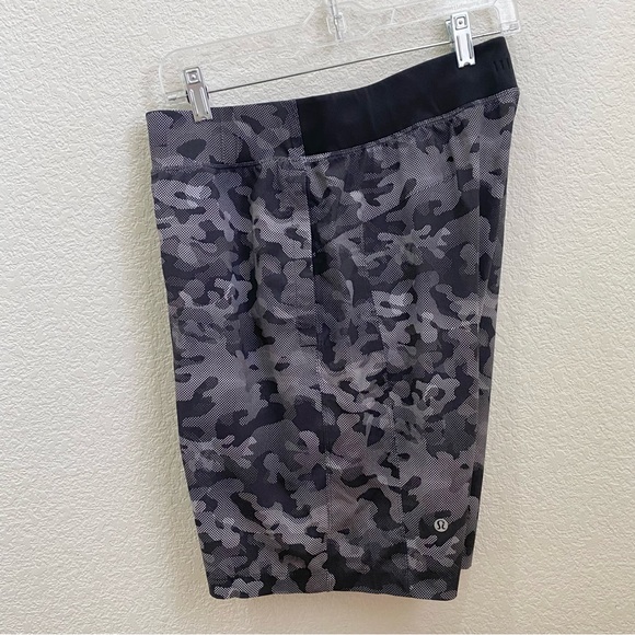 LULULEMON T.H.E Short 9” Linerless Small Pebble Camo White Black Men’s Short M - Picture 3 of 12